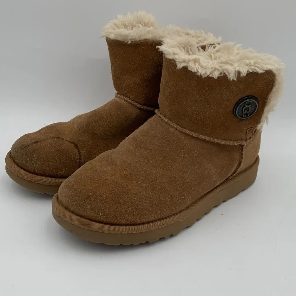 UGG Bailey Button Mini Chestnut Shearling Boots Size 9